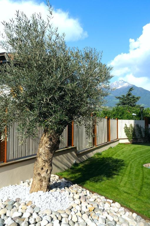 Alia Appartements & Wellness Lagundo Exterior photo