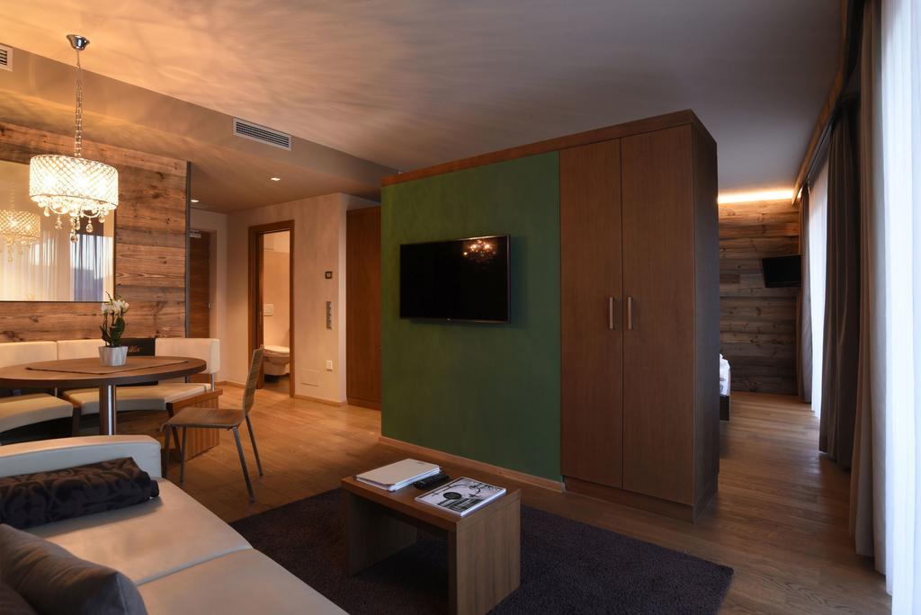 Alia Appartements & Wellness Lagundo Exterior photo