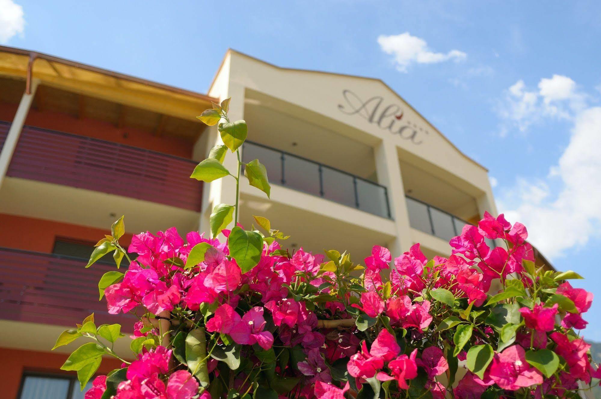 Alia Appartements & Wellness Lagundo Exterior photo